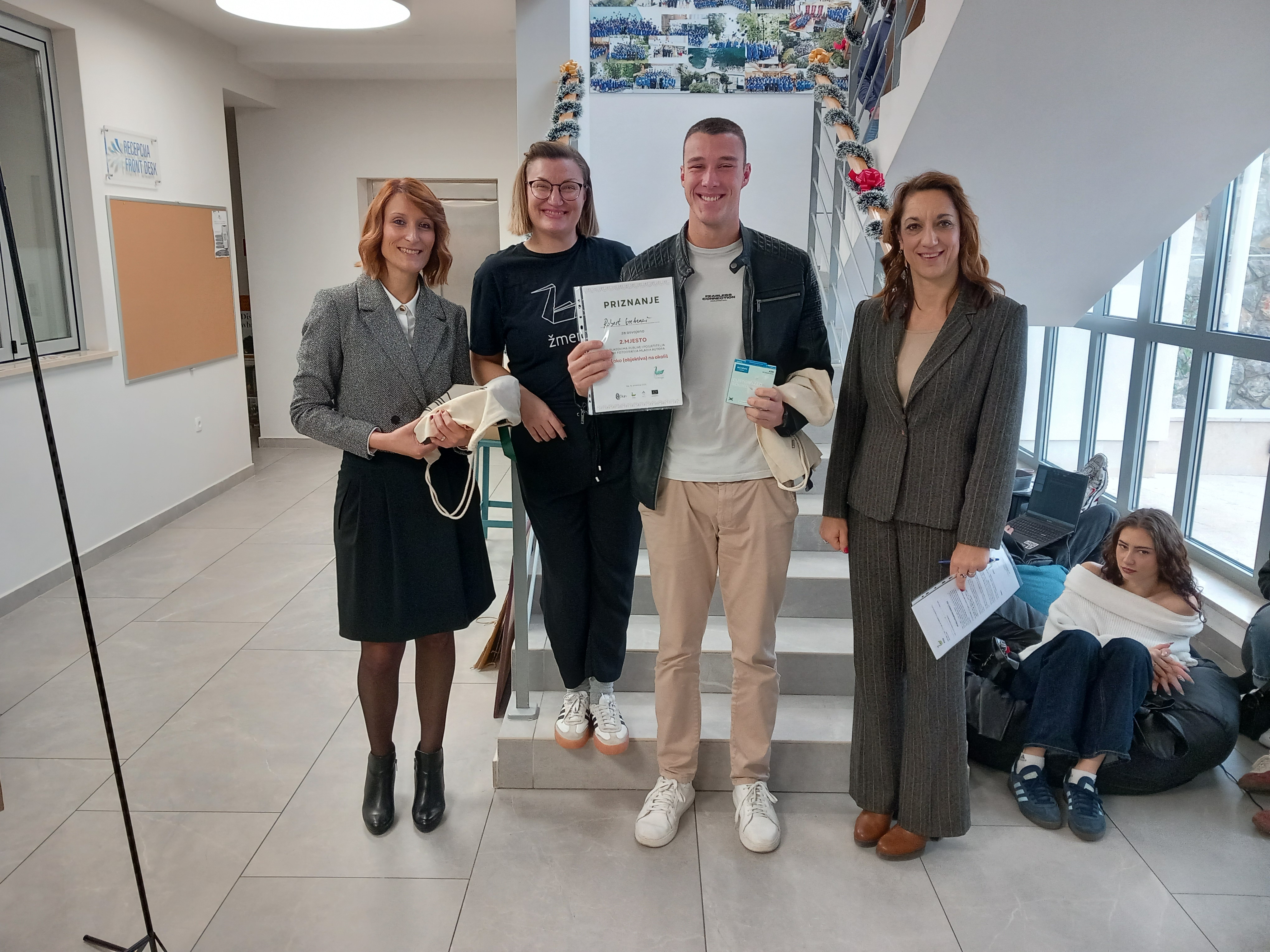 Glasovima 115 posjetitelja izložbe “Baci oko (objektiva) na okoliš!” odabrane najuspješnije fotografije studenata o klimatskim promjenama