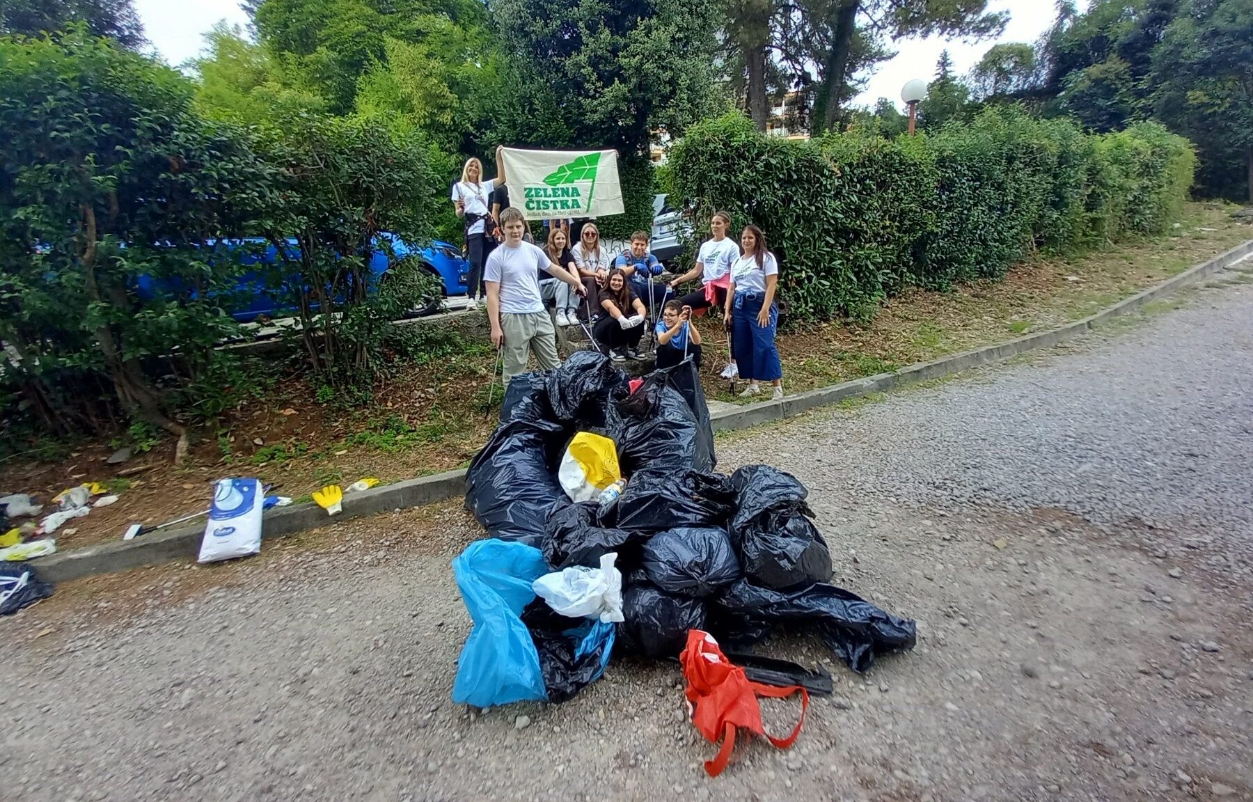 Učenici Ugostiteljske škole Opatija i Udruga Žmergo očistili centar Opatije povodom Zelene čistke